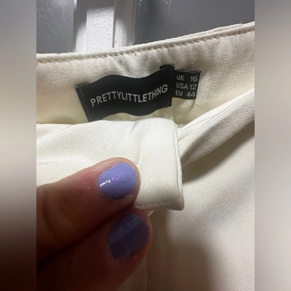 PrettyLittleThing Cream Cropped Pants - Picture 7 of 9